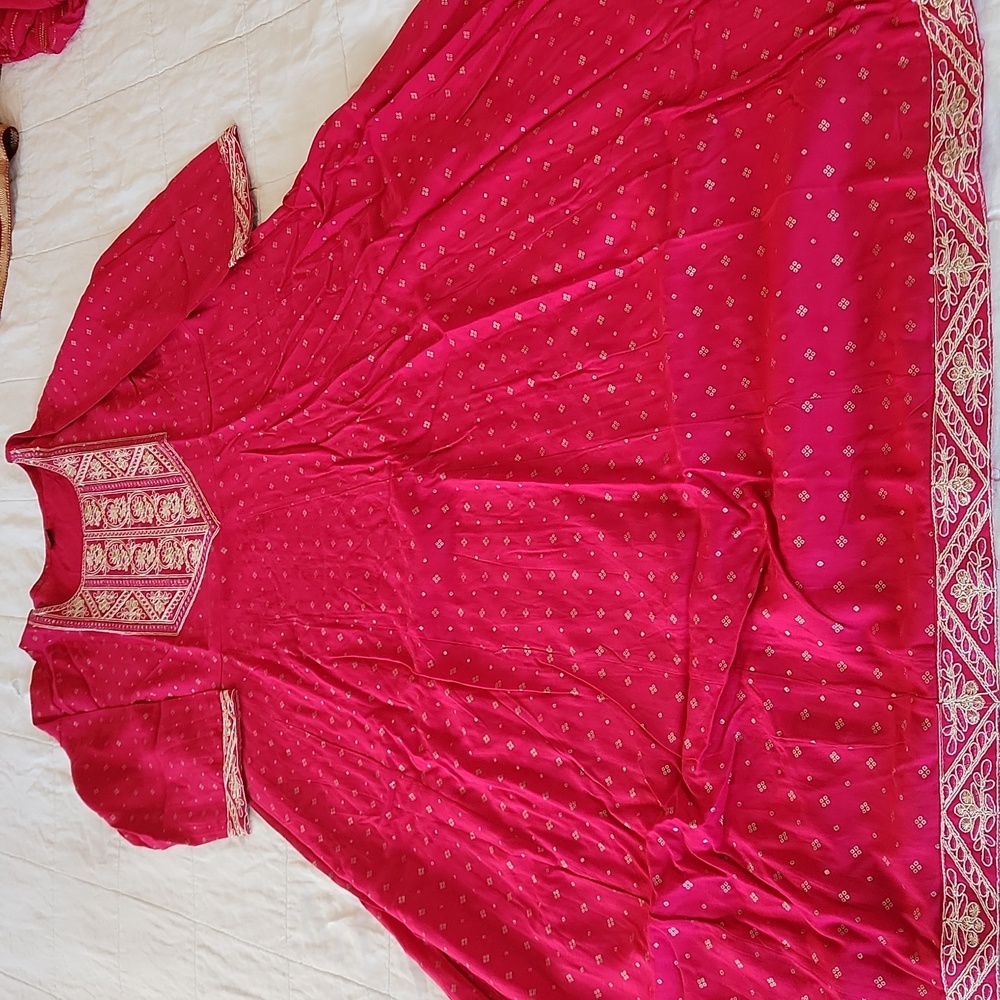 Elegant Pink/Magenta Kurta Set with Intricate Embroidery